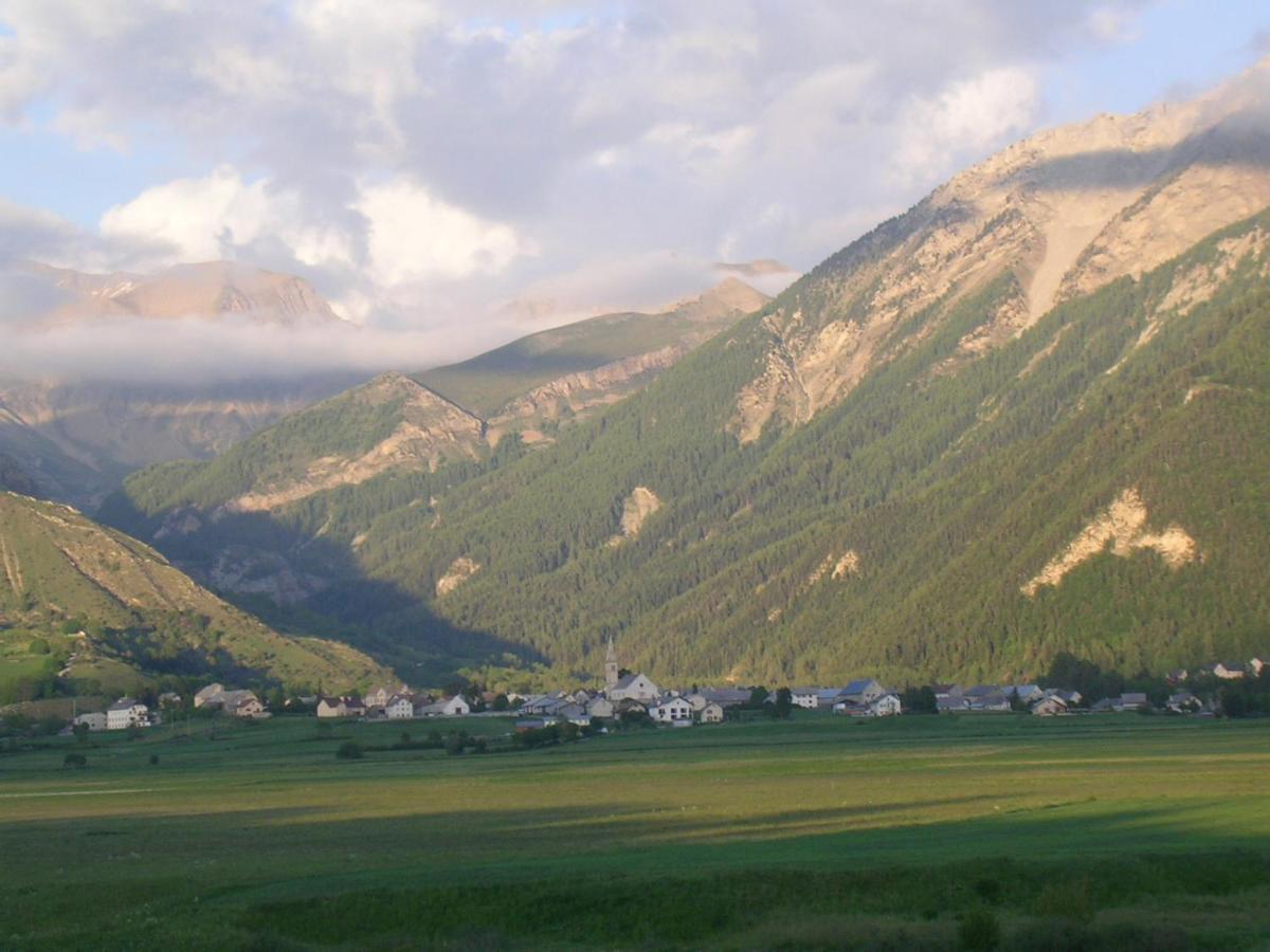 Hotel Restaurant Le Chamois Ancelle Buitenkant foto